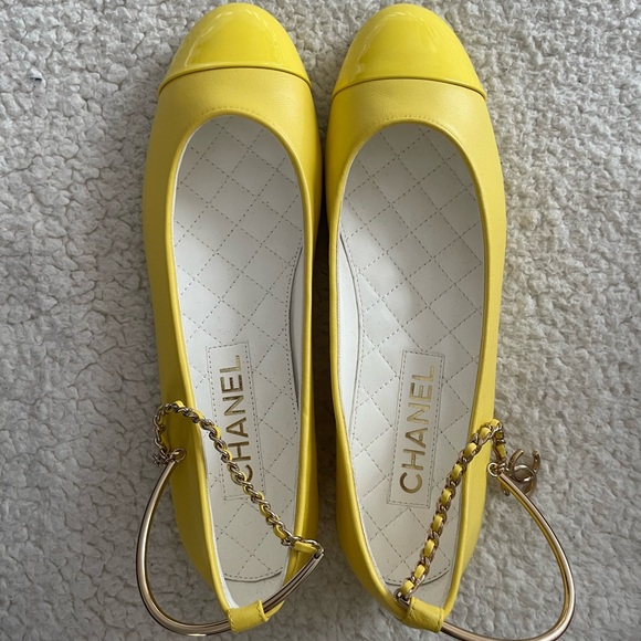 BNWB Chanel Yellow Ankle Chain Ballet Flats Sz 38.5 - Picture 1 of 12